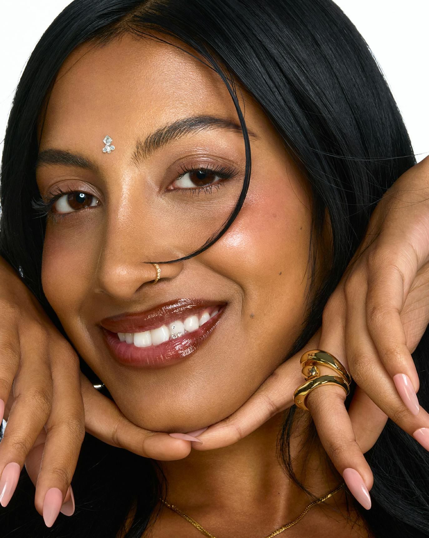 Lara from KATSEYE wears Lip Glaze in Melty.