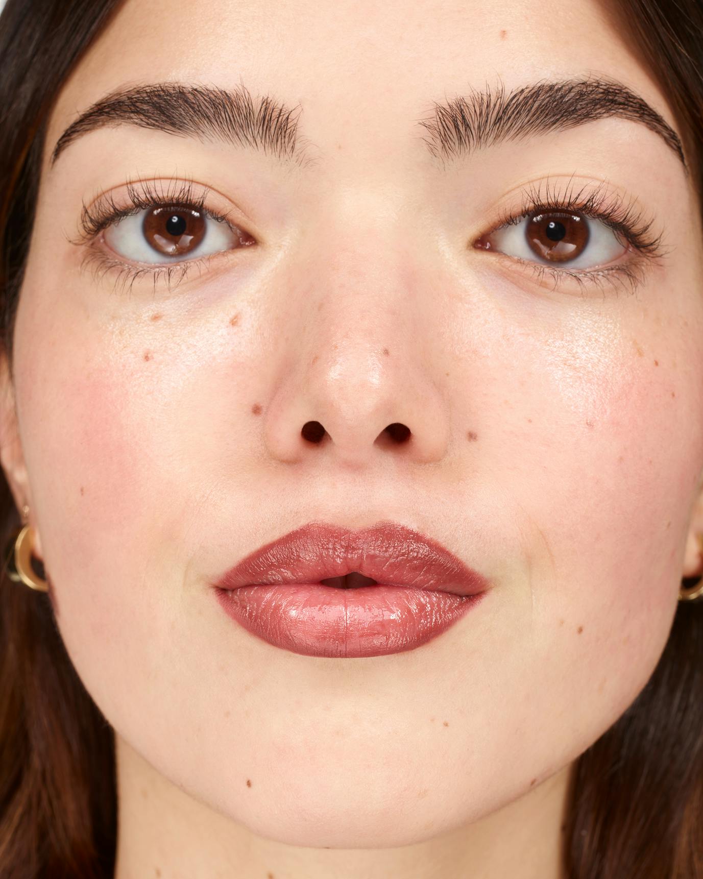 Olivia wears Cloud Paint in Dawn.